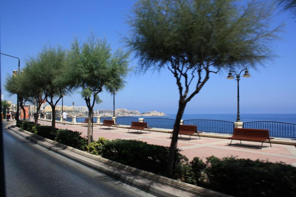 Modern Seaview Apartment In A Prime Location Sliema Eksteriør bilde
