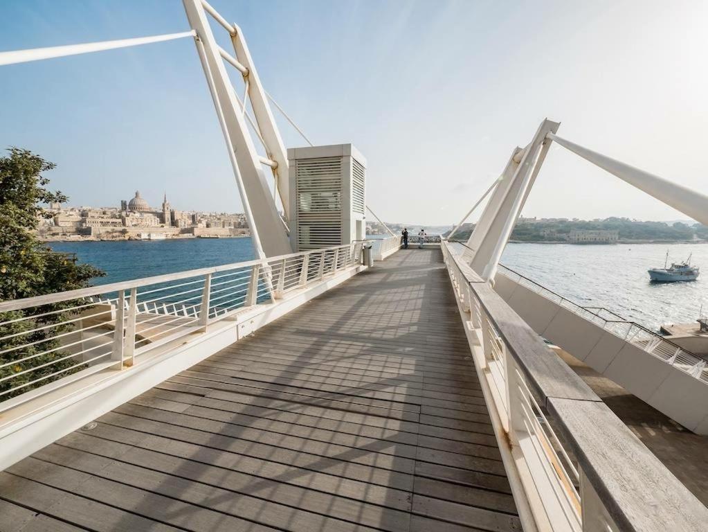 Modern Seaview Apartment In A Prime Location Sliema Eksteriør bilde